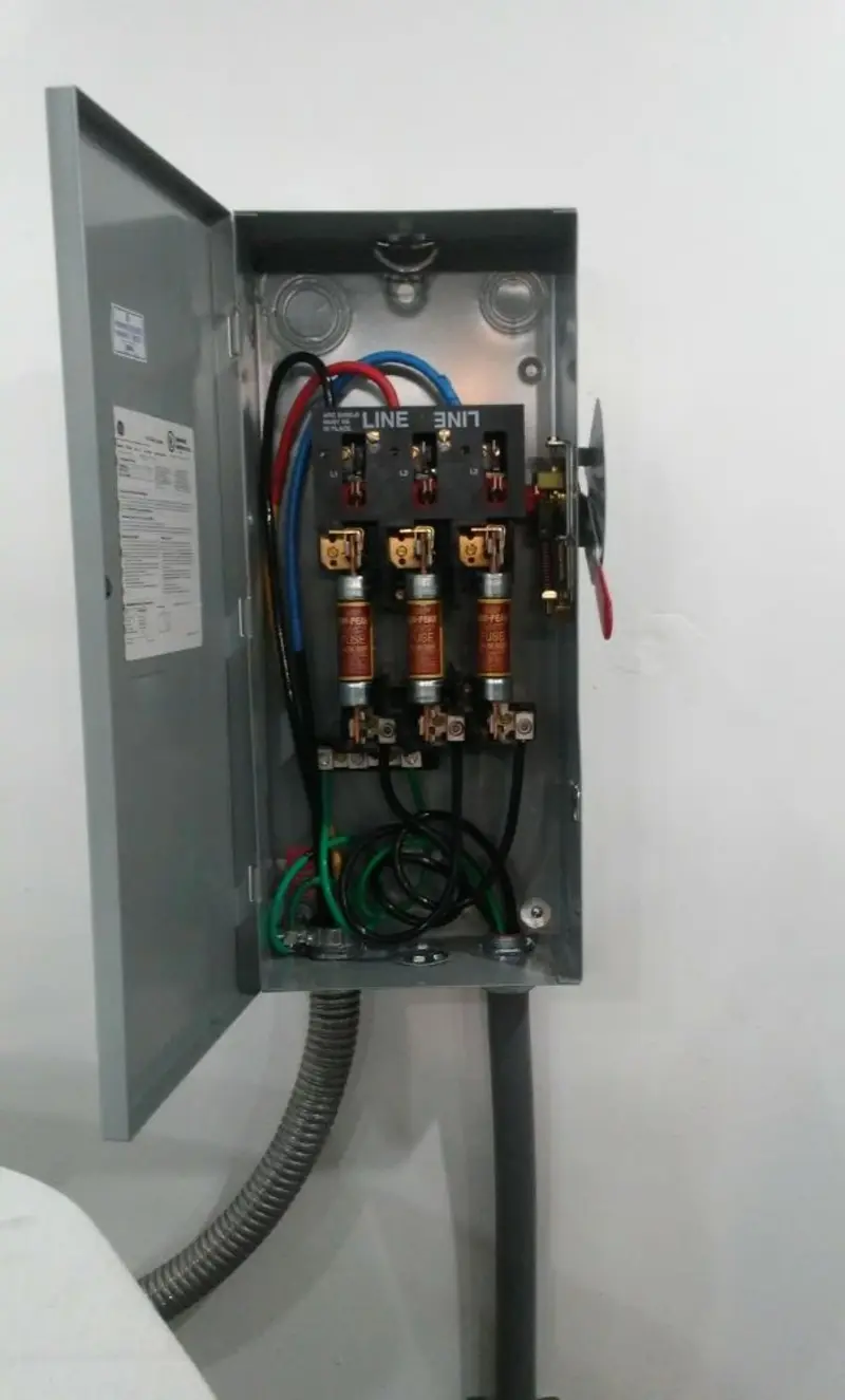 Three-phase disconnect switch installed for Smoke Detector Installation in Honea Path